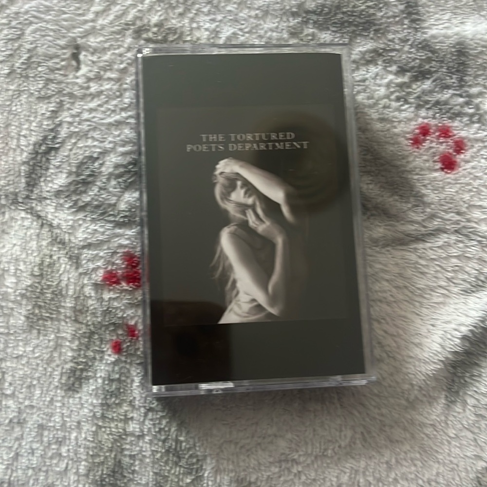 Taylor swift the black dog cassette